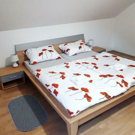 Apartman Lena Tusilovic Εξωτερικό φωτογραφία