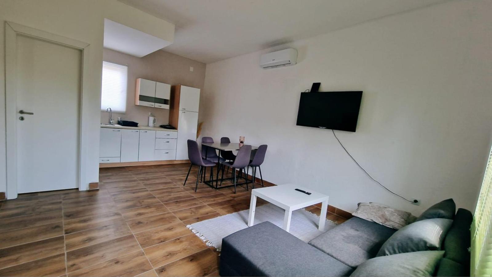 Apartman Lena Tusilovic Εξωτερικό φωτογραφία
