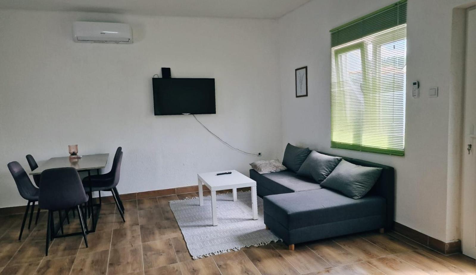 Apartman Lena Tusilovic Εξωτερικό φωτογραφία