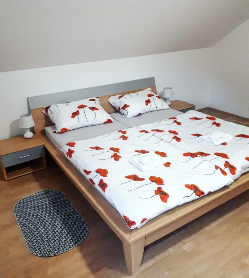 Apartman Lena Tusilovic Εξωτερικό φωτογραφία
