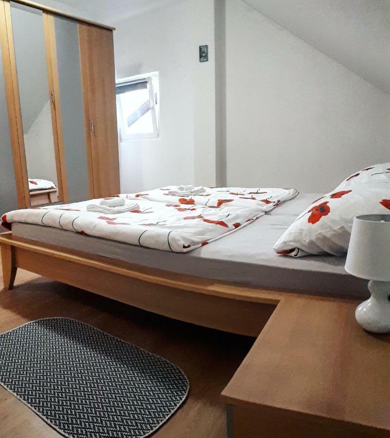 Apartman Lena Tusilovic Εξωτερικό φωτογραφία